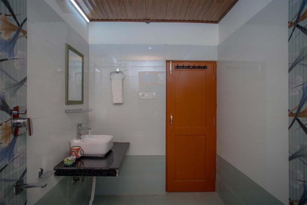 Stonehurst Cottage - Mountain-facing Heavenly Abode photo