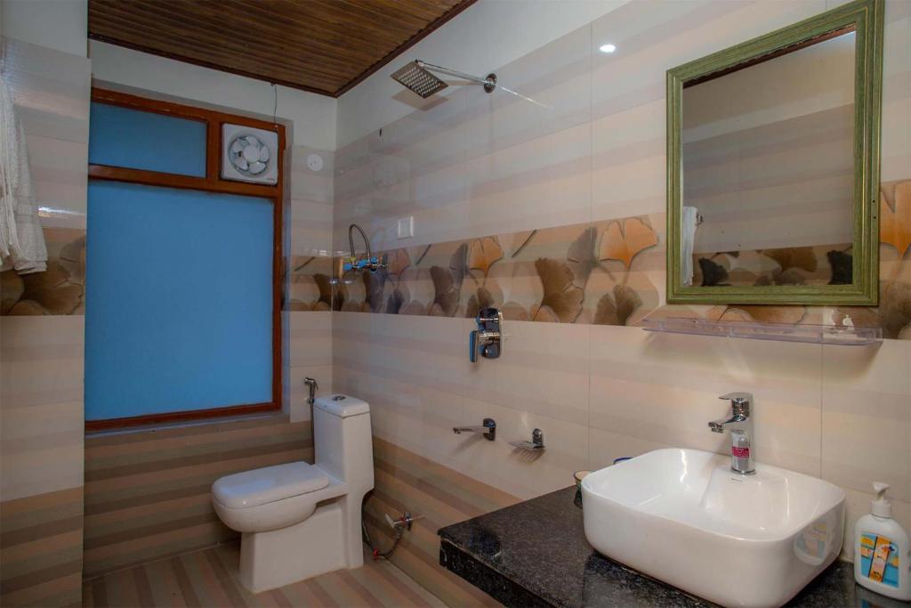 Stonehurst Cottage - Mountain-facing Heavenly Abode photo