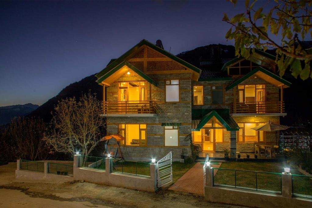 Stonehurst Cottage - Mountain-facing Heavenly Abode — Hotel in Manali