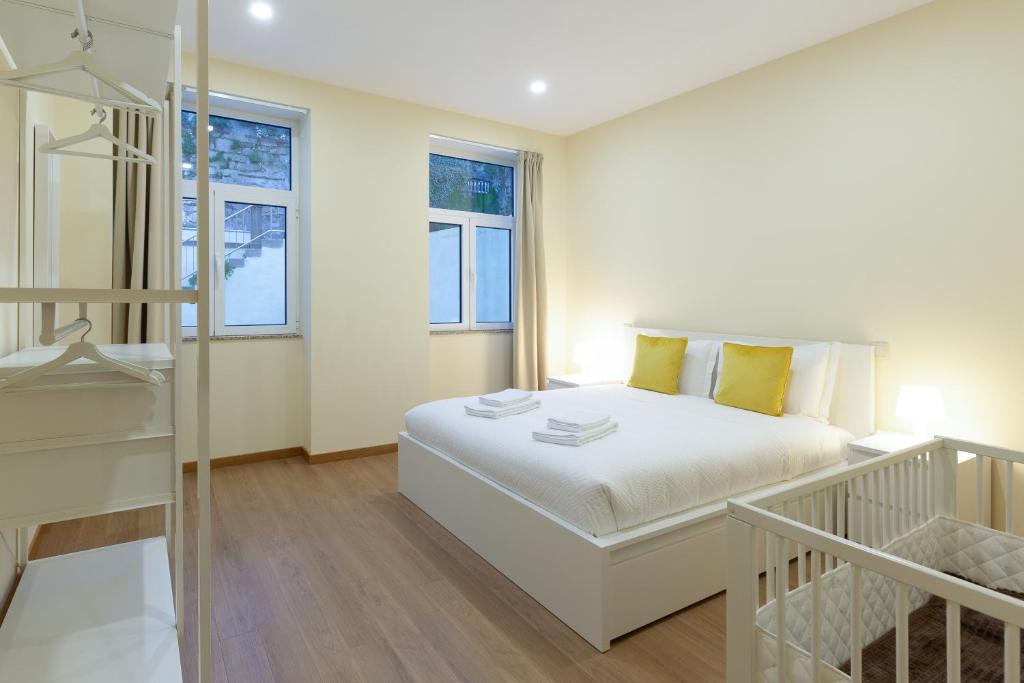 Yellow Tiles by PCALE — Hotel in Porto