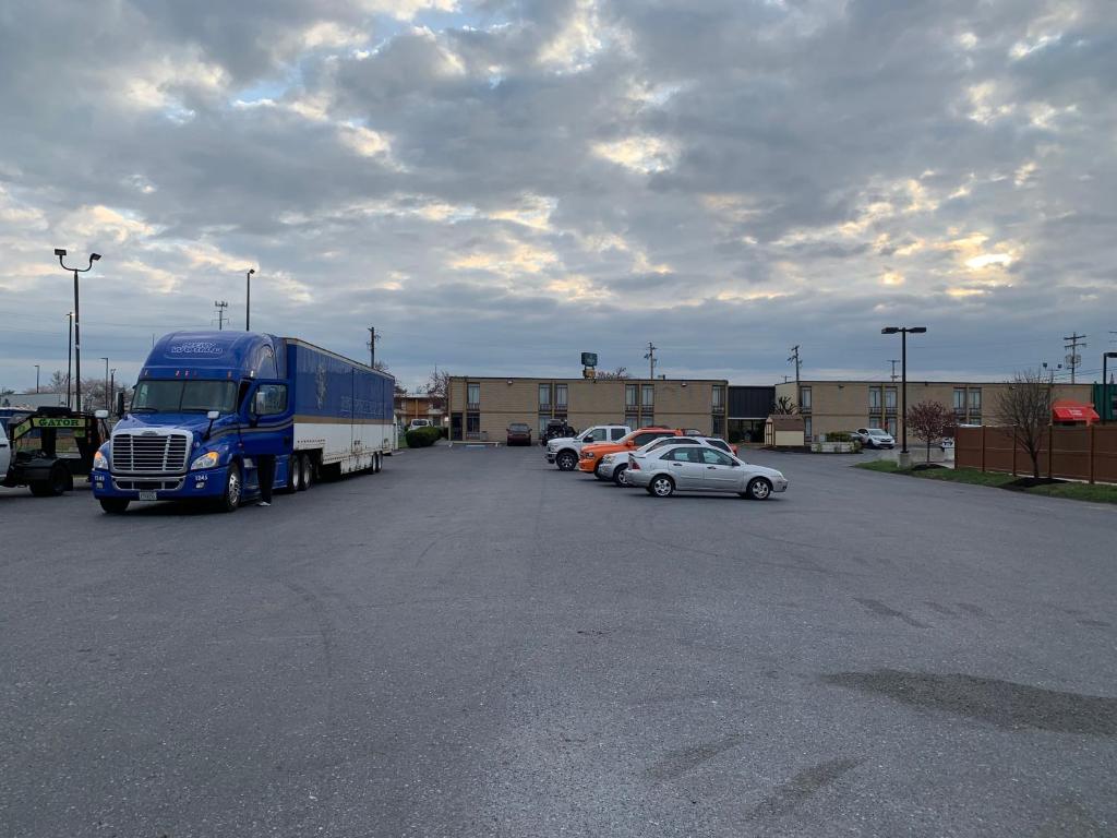 Days Inn by Wyndham Winchester photo