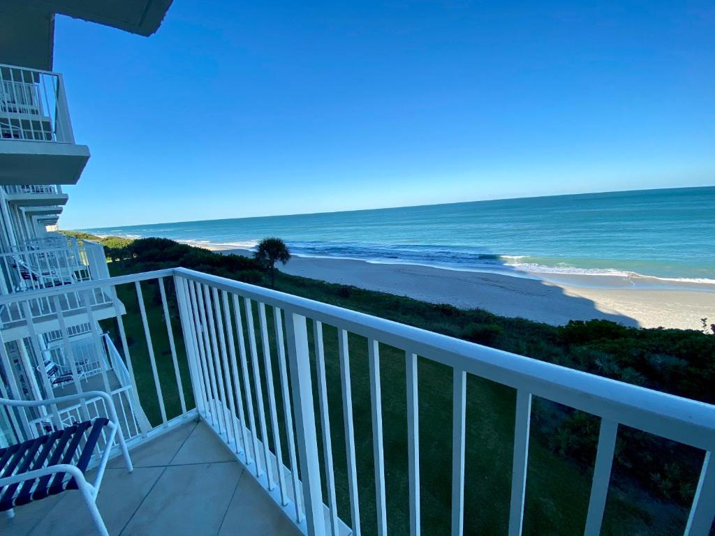 Radisson Suite Hotel Oceanfront Photo 21