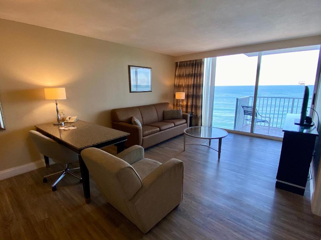 Radisson Suite Hotel Oceanfront Photo 39