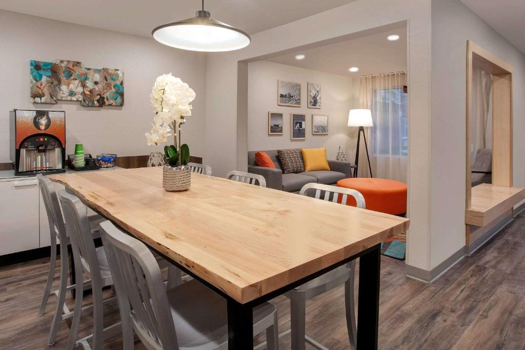 WoodSpring Suites Washington DC Northeast Greenbelt photo
