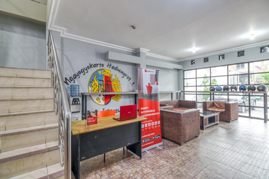 Lobby, RedDoorz Hostel near Stadion Mandala Krida Yogya in Yogyakarta