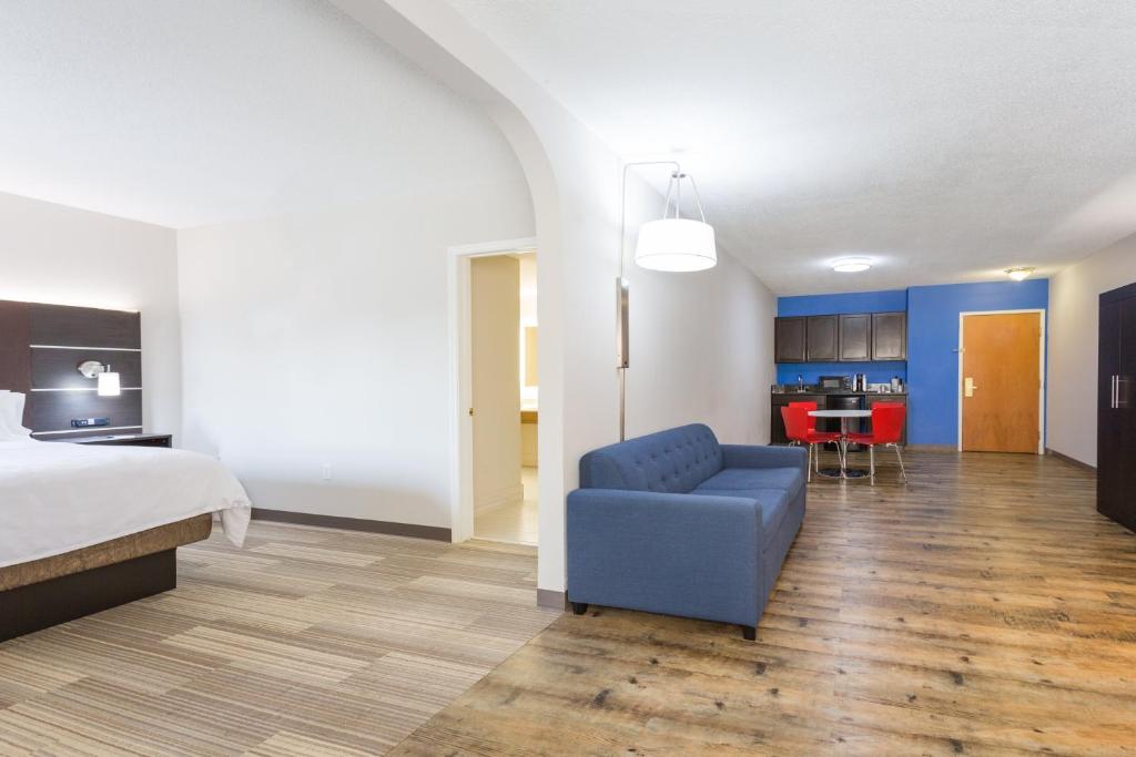 Holiday Inn Express - Plymouth photo
