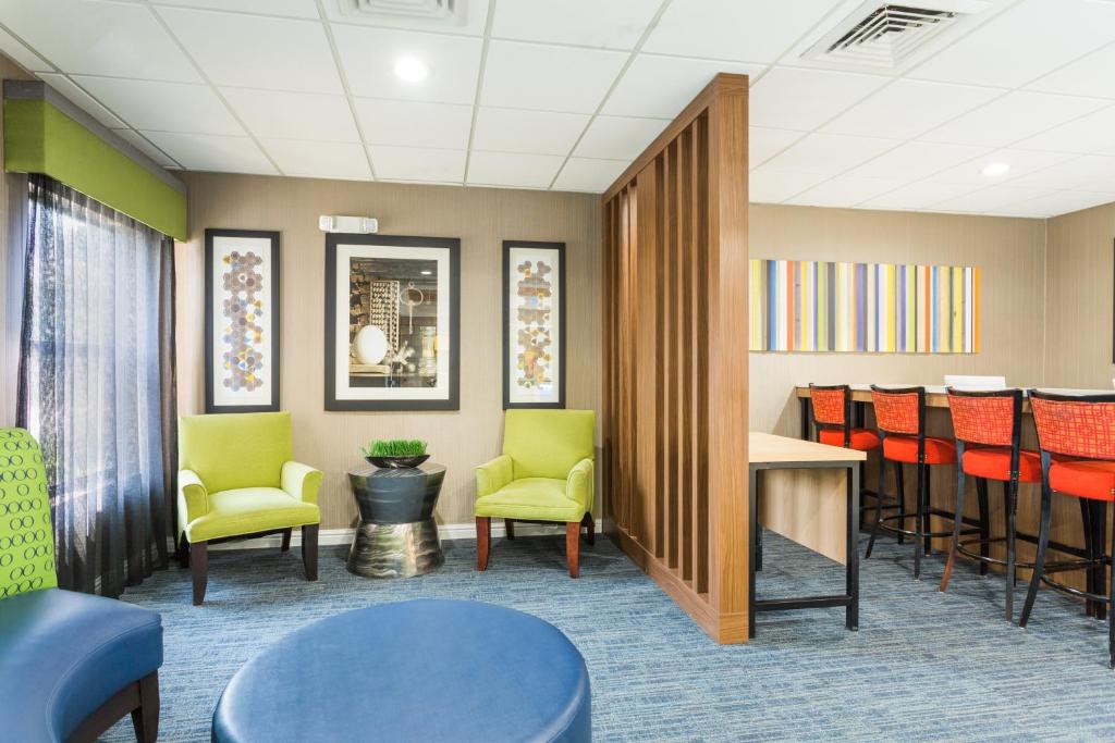 Holiday Inn Express - Plymouth photo