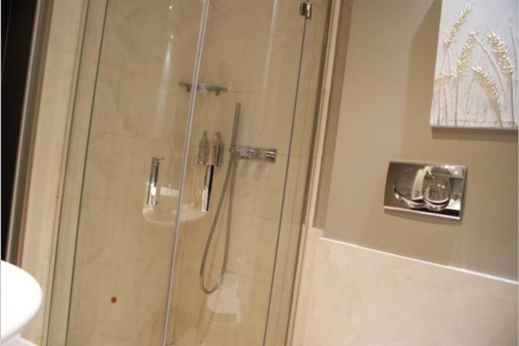 Boutique apartment Duomo San Babila Milano photo