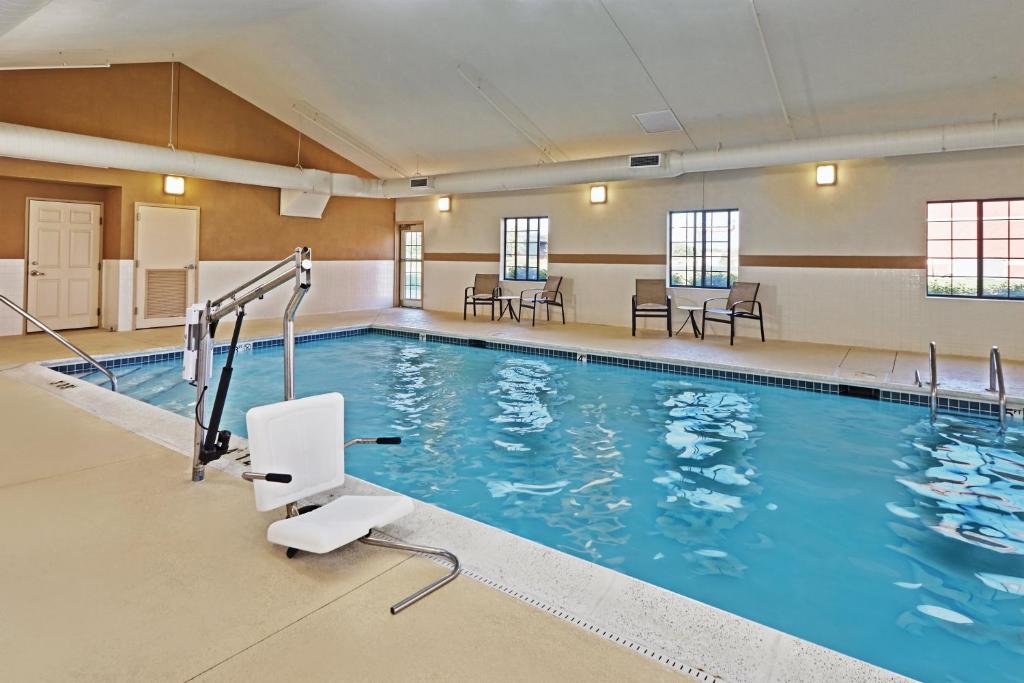 Staybridge Suites Glenview Photo 11