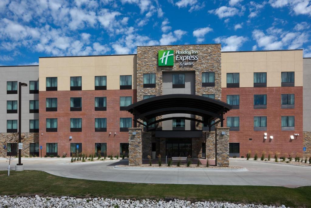 Holiday Inn Express Hotel and Suites Fort Dodge photo