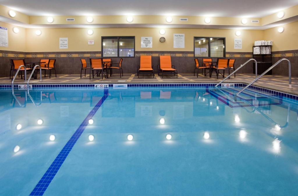 Holiday Inn Express Hotel and Suites Fort Dodge photo