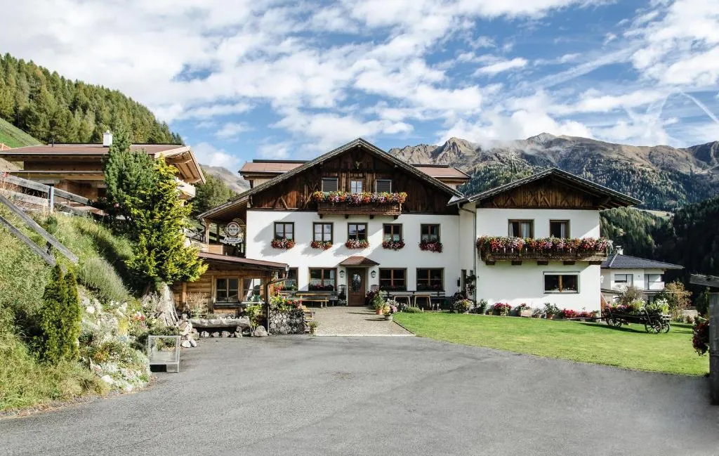Alpengasthof Eppensteiner, hotel in Navis