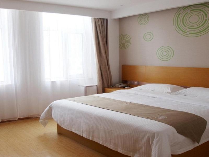 GreenTree Inn Jinan Licheng District Fenghuang Road East High-speed Railway Station photo