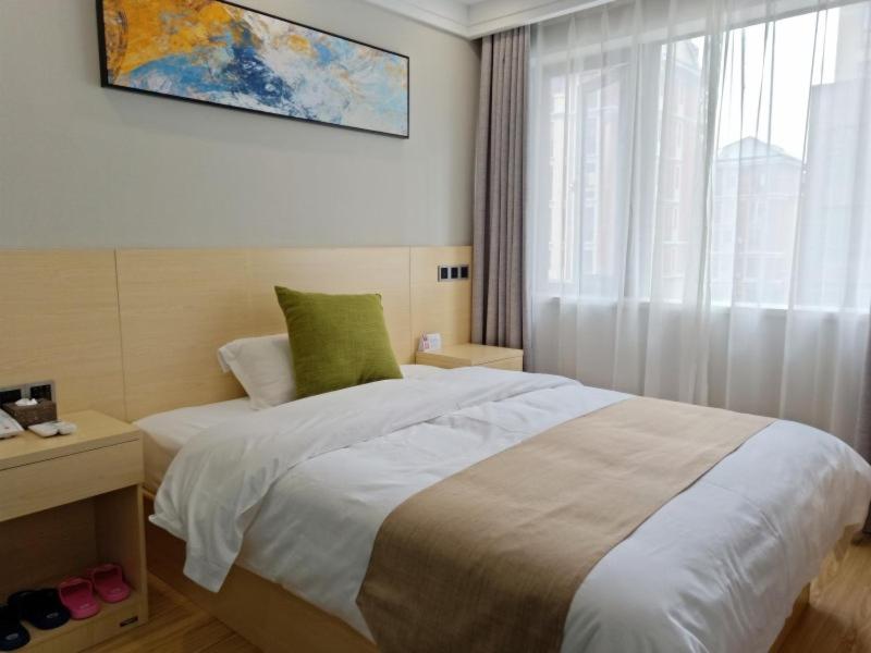 Shell Huainan Second Middle School Xihuchuntian Hotel photo