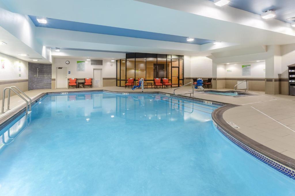 ホリデイ イン ミズーラ ダウンタウン アット ザ パーク バイ IHG (Holiday Inn Missoula Downtown At The Park By IHG) スイミングプール