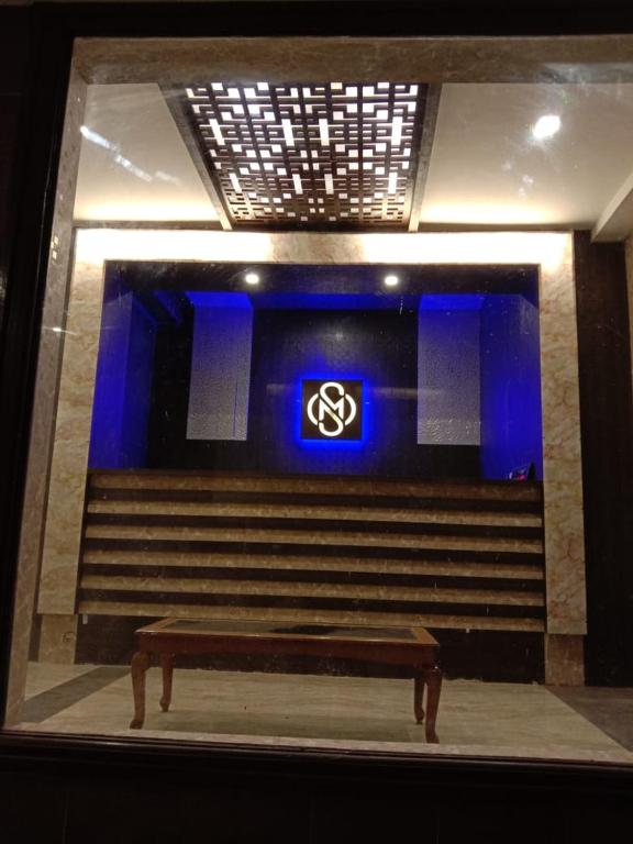 1. Hotel Dr..