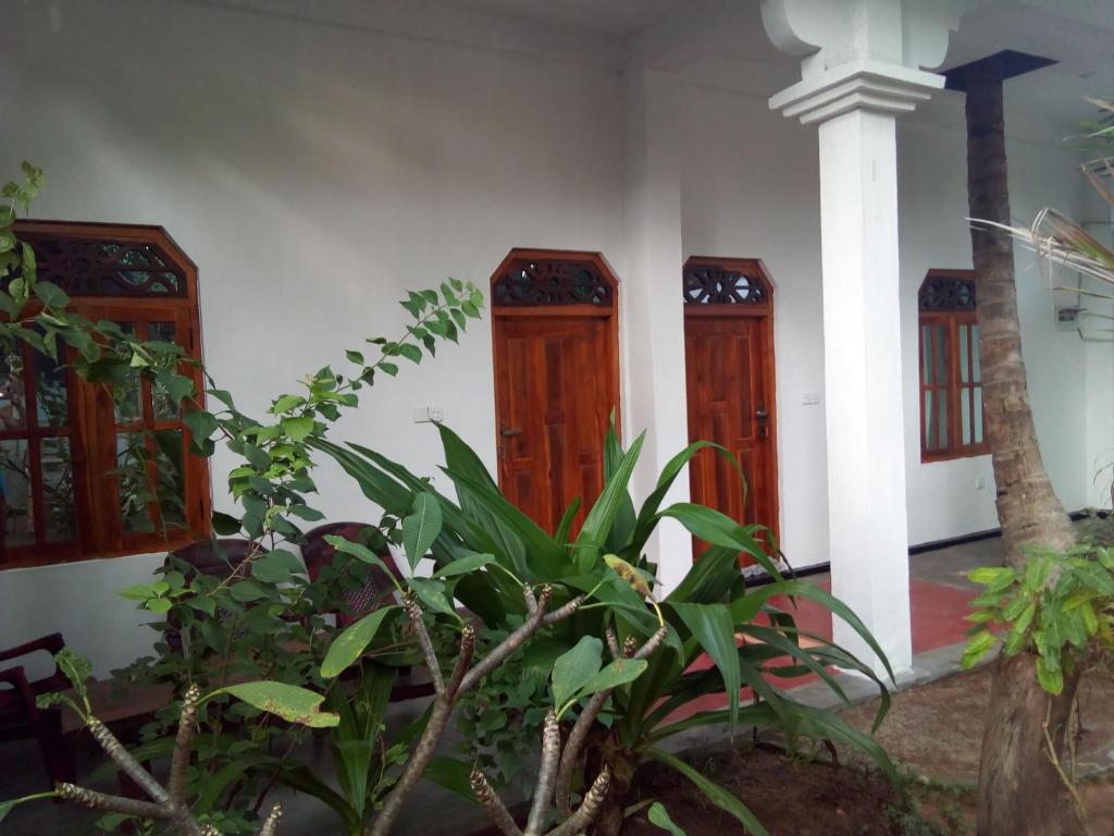 Arugambay Village photo