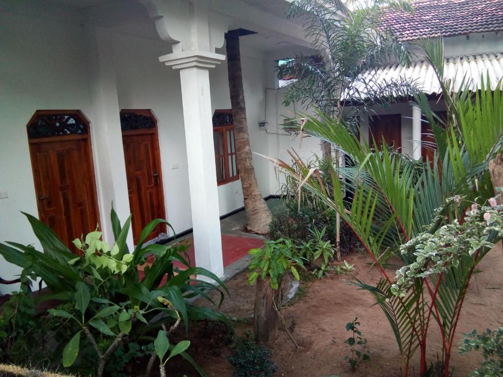 Arugambay Village photo