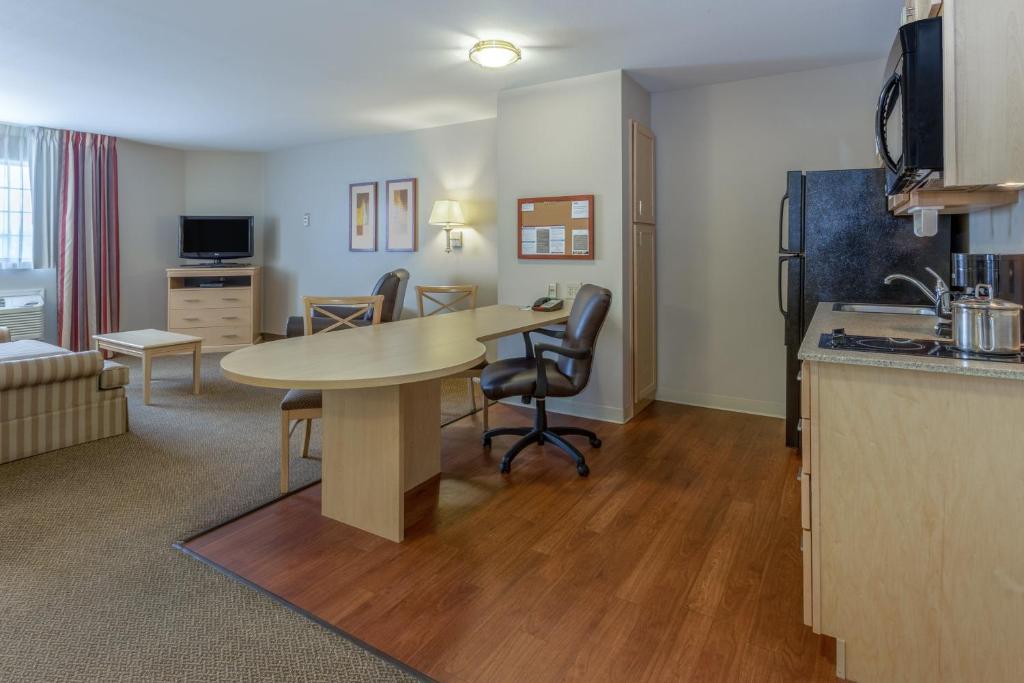 Candlewood Suites Minot photo