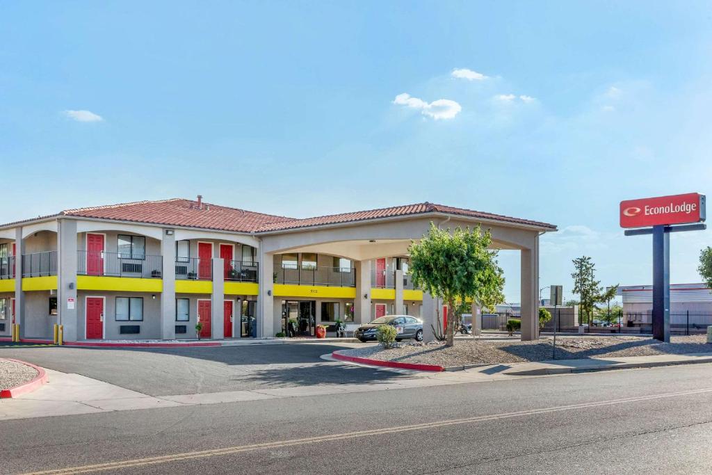 Econo Lodge West - Coors Blvd photo