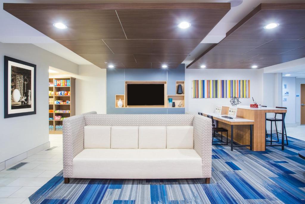 Holiday Inn Express Hotel & Suites Cedar City photo