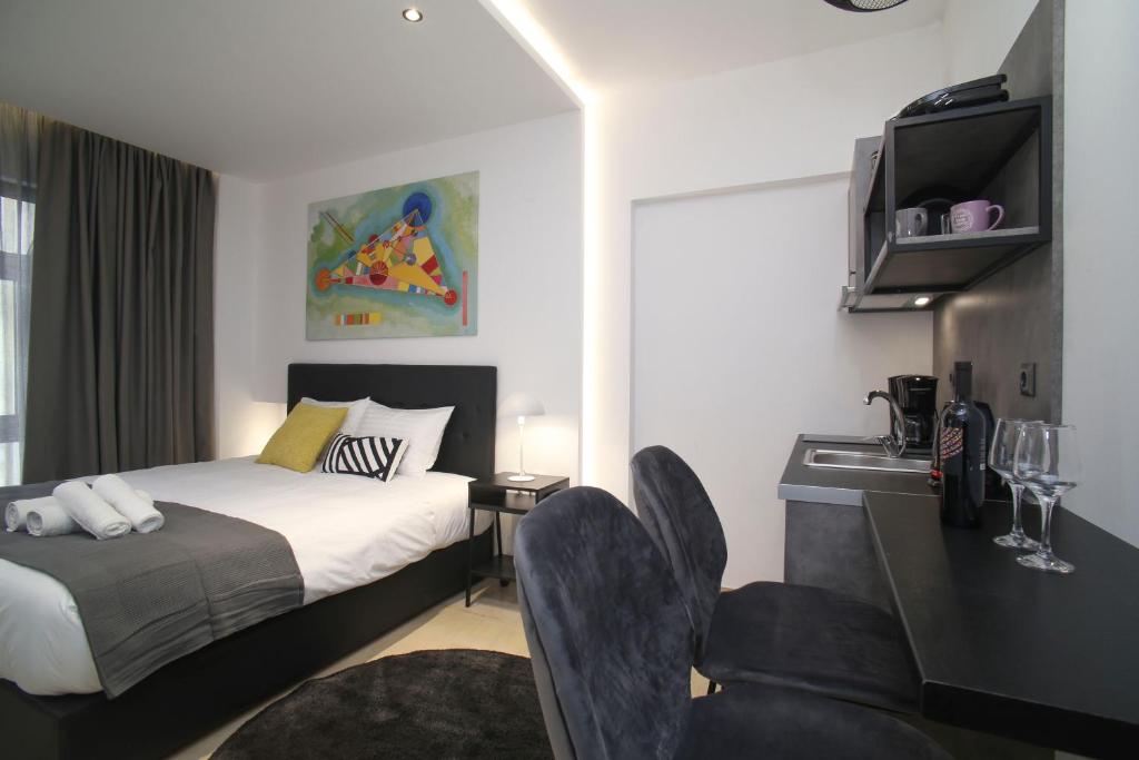 ZH Luxury Suites photo