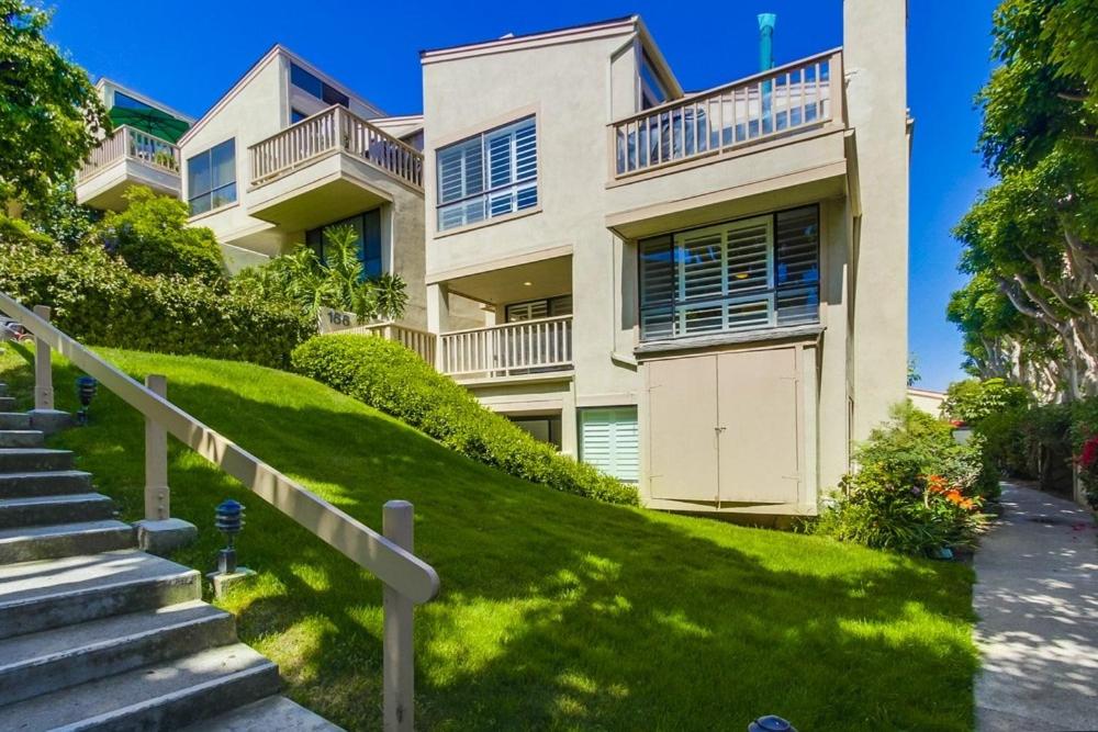 Beachfront feat Private Den SS166, Solana Beach