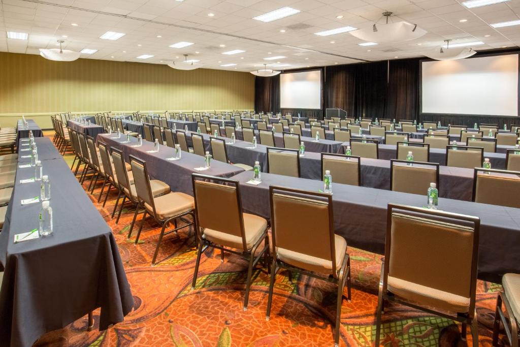 Holiday Inn Portland-Airport I-205 photo
