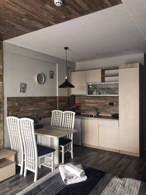 Studio Milmari ,Premier 18 - 5