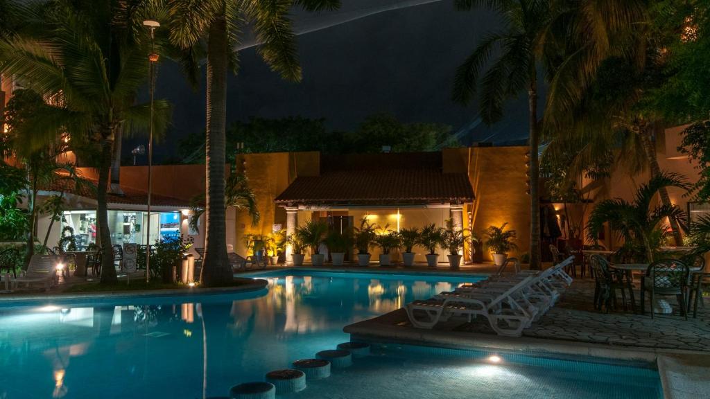Swimming pool