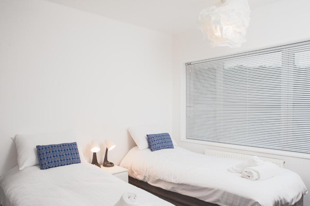 MyCityHaven The KingsWeston - flexible home sleeps 7 photo