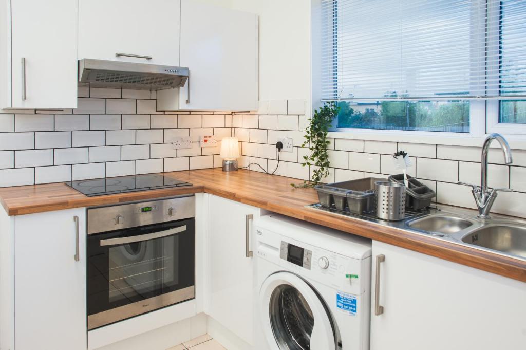 MyCityHaven The KingsWeston - flexible home sleeps 7 photo