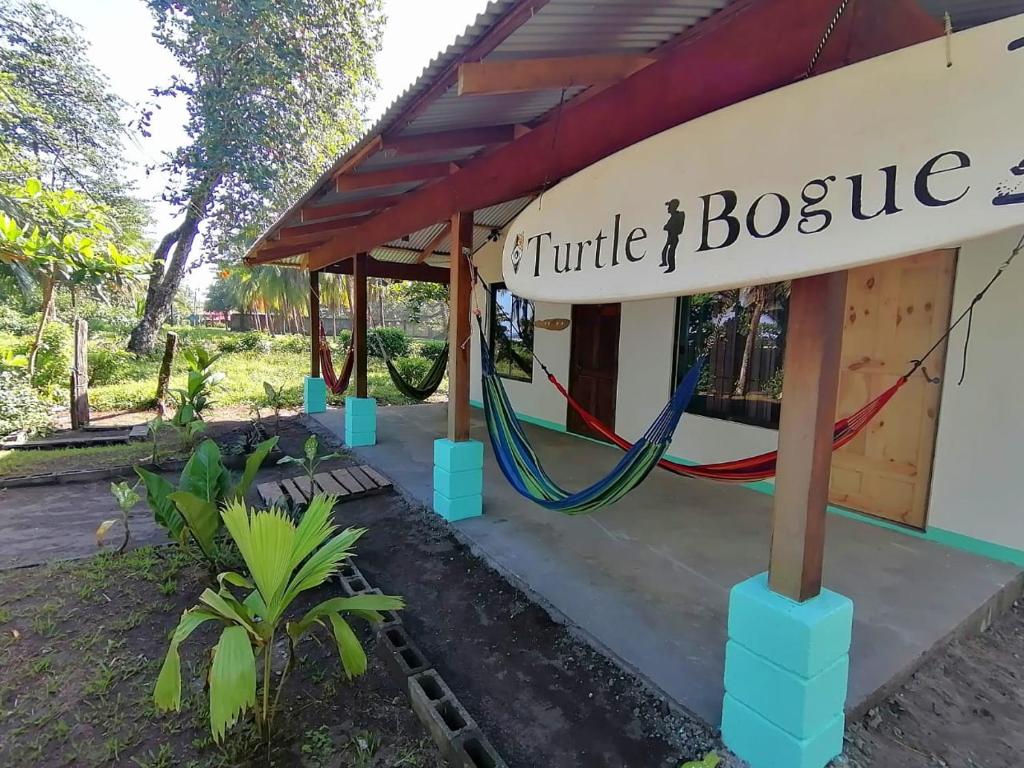 Casa turtle Bogue — Hotel in Tortuguero
