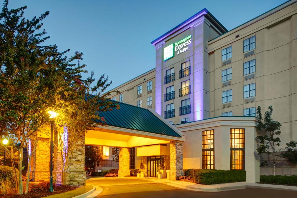 Holiday Inn Express Hotel & Suites Atlanta Buckhead, an IHG Hotel