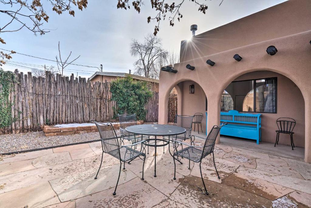 Adobe House with Patio - Walk to Dtwn Plaza and Shops!, Santa Fe