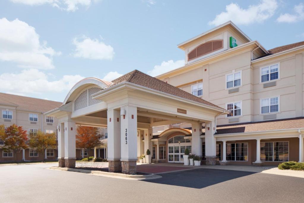 Holiday Inn Grand Rapids-Airport photo