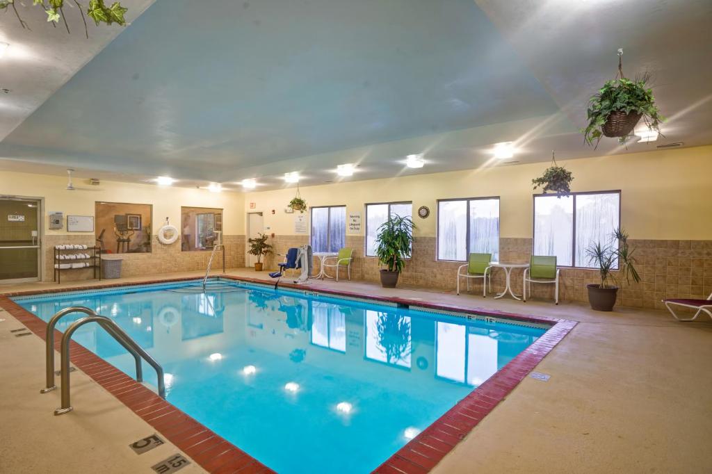 Holiday Inn Express Hotel & Suites Christiansburg photo