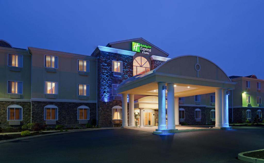 Holiday Inn Express Hotel & Suites Swansea photo