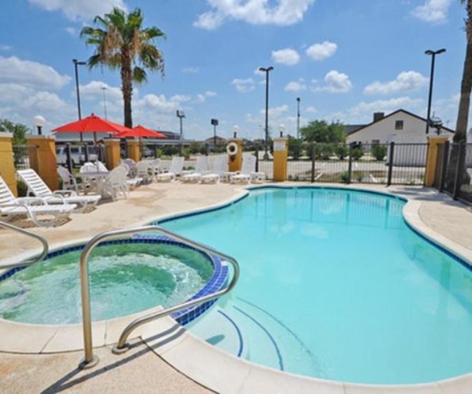 Comfort Suites Shenandoah-The Woodlands photo