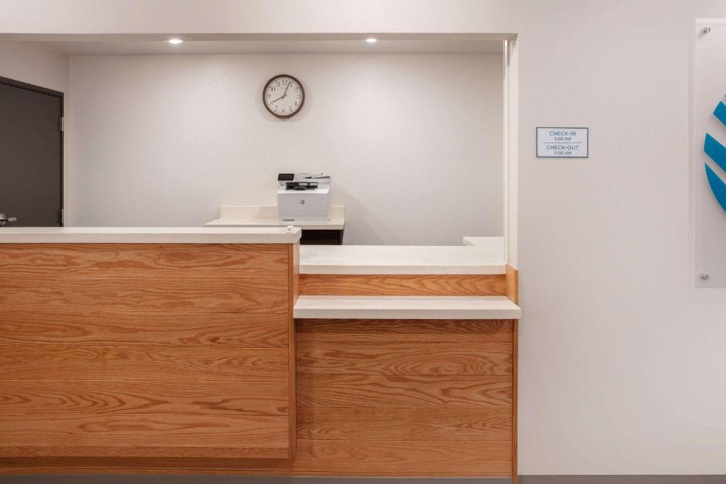 WoodSping Suites Washington DC East Arena Drive photo