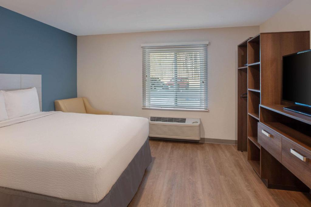 WoodSping Suites Washington DC East Arena Drive photo