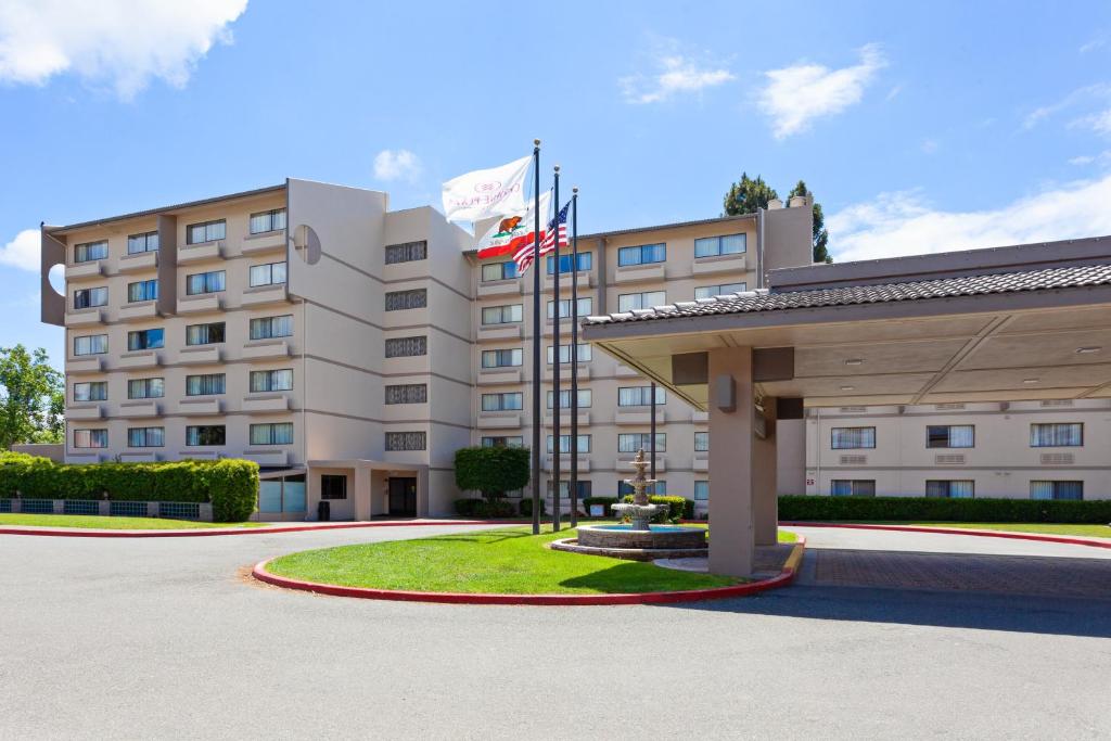 Crowne Plaza Silicon Valley North - Union City photo