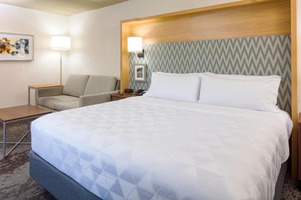 Holiday Inn Salem photo