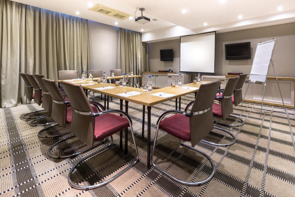 Holiday Inn Express Sandton-Woodmead Photo 6