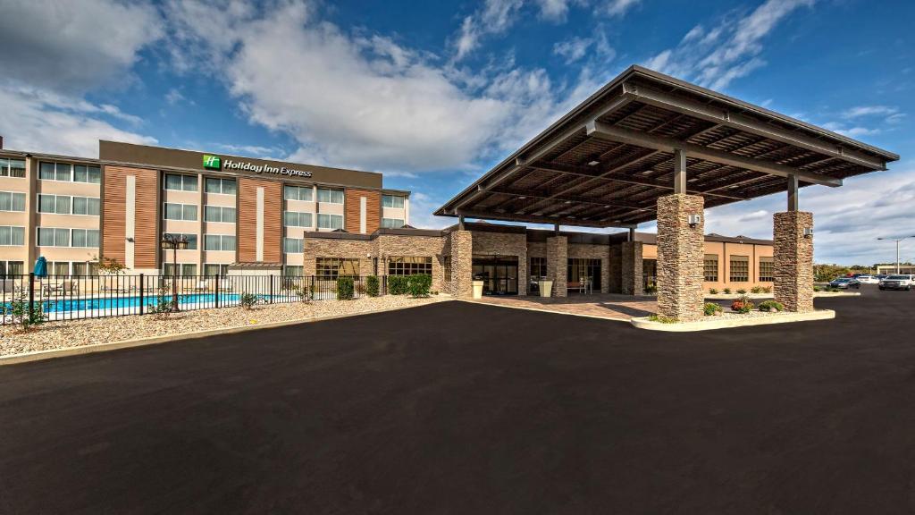 Holiday Inn Express Louisville Airport Expo Center photo