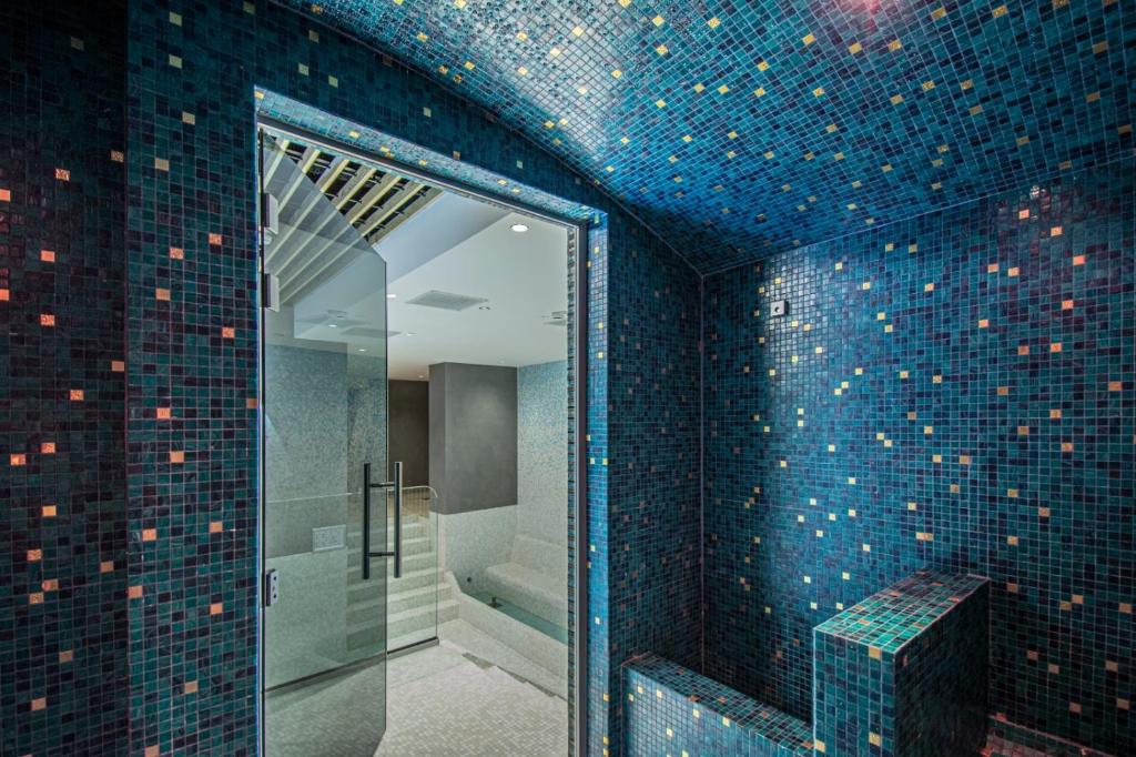 Steamroom