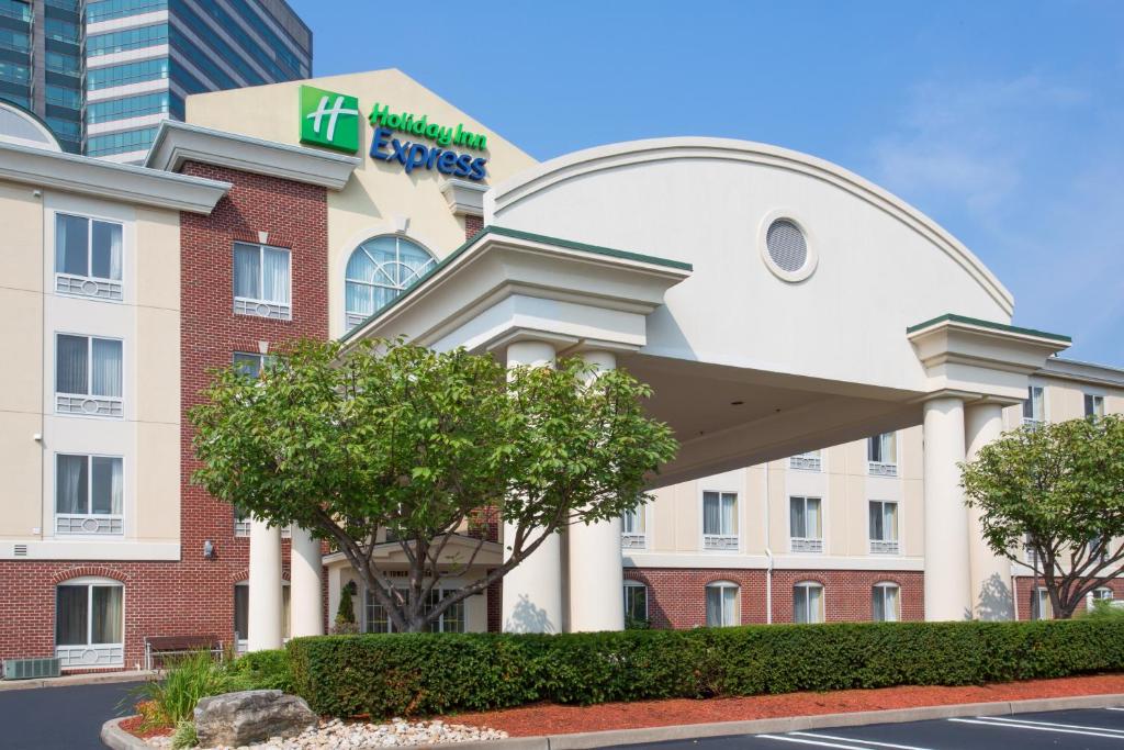 Holiday Inn Express Tower Center New Brunswick photo