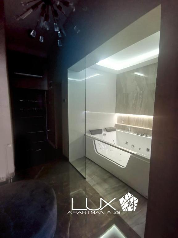 Lux A28 photo