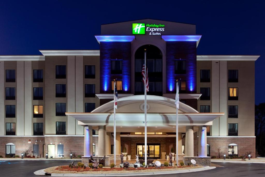 Holiday Inn Express Hotel & Suites Hope Mills-Fayetteville Airport photo