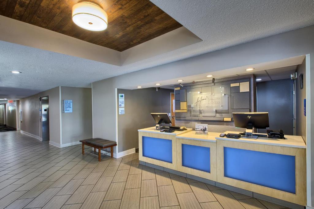 Holiday Inn Express Hotel And Suites Raleigh North - Wake Forest photo